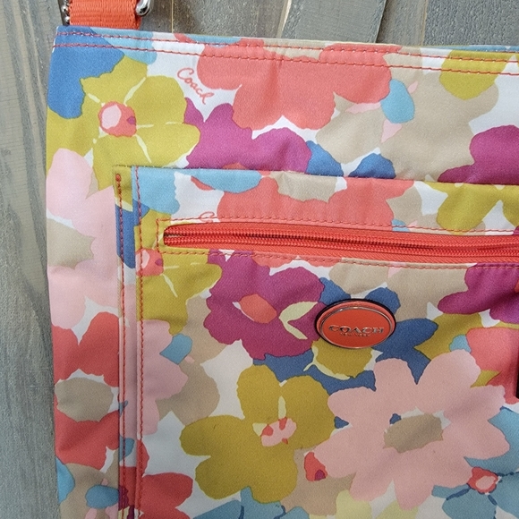 Coach - Picture 4 of 7